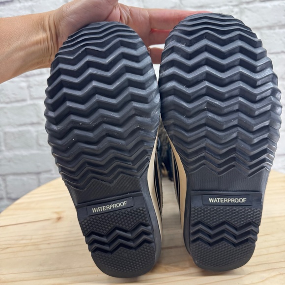 SOREL Joan of Arctic Women's Waterproof Snow Boots Black Faux Fur Trim US 9 - Picture 9 of 13